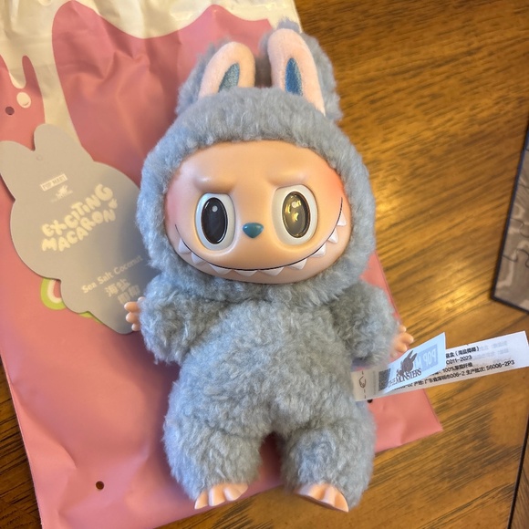 POP MART LABUBU - EXCITING MACARON (sea salt coconut) - Picture 3 of 12